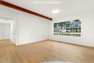 14215 SE 41st St in Bellevue, WA - Foto de edificio - Building Photo