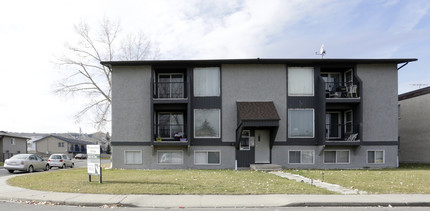 Rivercrest Villas in Calgary, AB - Building Photo - Building Photo