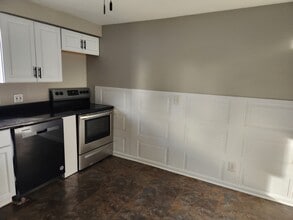 4140 Birchwood Dr N in Liverpool, NY - Building Photo - Building Photo
