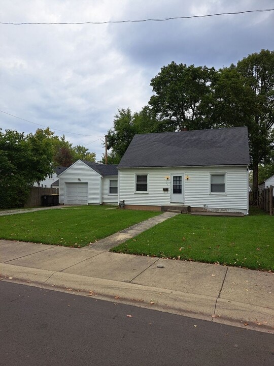 1903 W Colonial Ave in Fort Wayne, IN - Building Photo