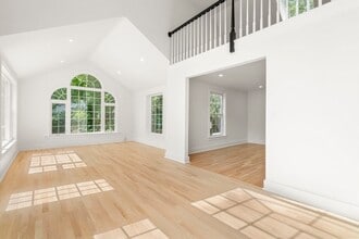 576 Grove St in Framingham, MA - Building Photo - Building Photo