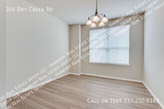 304 Dry Creek Rd in Austin, TX - Building Photo - Building Photo