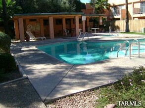 1345 E Fort Lowell Rd in Tucson, AZ - Building Photo - Building Photo