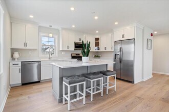 32 Regency Cir in Kittery, ME - Building Photo - Building Photo