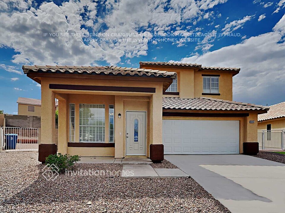 8049 Sweet Clover Ct in Las Vegas, NV - Building Photo