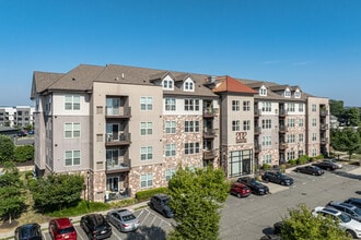 Grove Crossing in Bloomfield, NJ - Building Photo - Building Photo