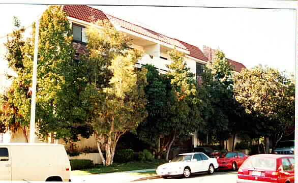 2425 Purdue Ave in Los Angeles, CA - Building Photo - Building Photo