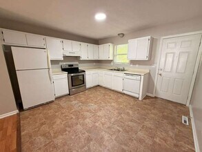 102 Hardeman St in Thomasville, NC - Building Photo - Building Photo