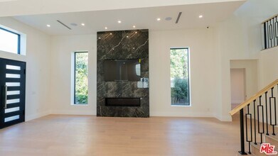 10520 Ashton Ave in Los Angeles, CA - Building Photo - Building Photo