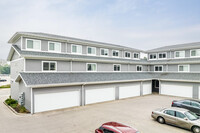 Campus Edge Apartments in Whitewater, WI - Foto de edificio - Building Photo