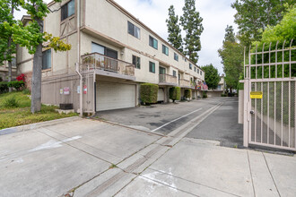 Balboa Townhomes in Van Nuys, CA - Building Photo - Building Photo