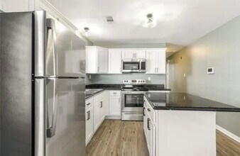 2419 Feliciana St, Unit # A in New Orleans, LA - Foto de edificio - Building Photo
