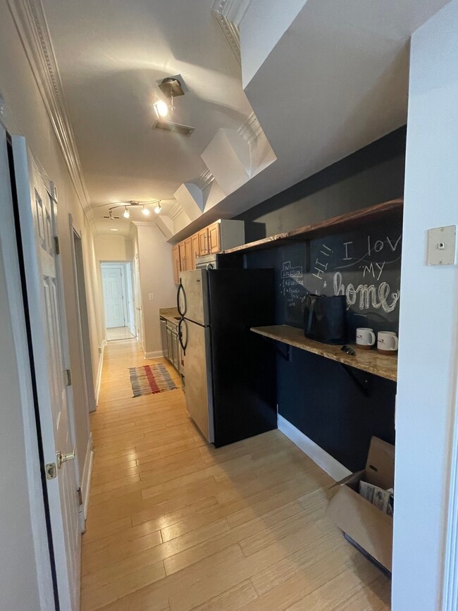 550 Hobart Plz NW, Unit 1