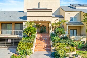 64 N Mar Vista Ave, Unit 105 in Pasadena, CA - Building Photo - Building Photo
