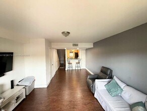 231 NW 109th Ave in Miami, FL - Building Photo - Building Photo