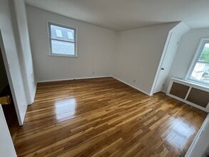 316 New Hyde Park Rd, Unit 2 in Franklin Square, NY - Foto de edificio - Building Photo
