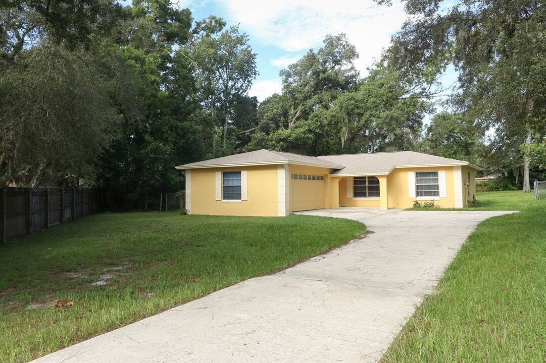 212 Borada Rd in Sanford, FL - Building Photo