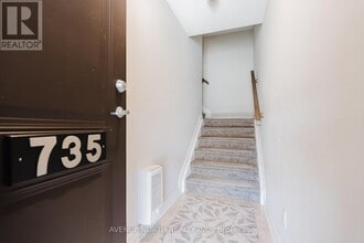 735 Chapman Mills Dr in Ottawa, ON - Building Photo - Building Photo