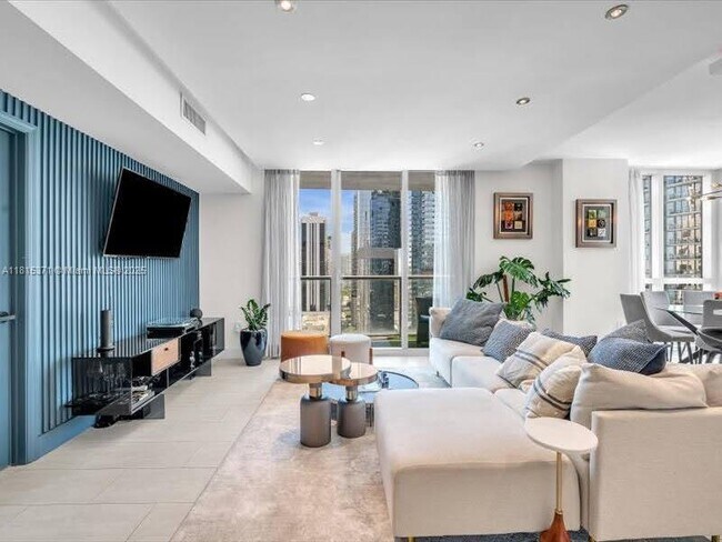 55 SE 6th St in Miami, FL - Building Photo - Building Photo