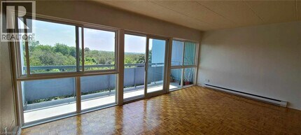 105 Conroy Crescent in Guelph, ON - Building Photo - Building Photo