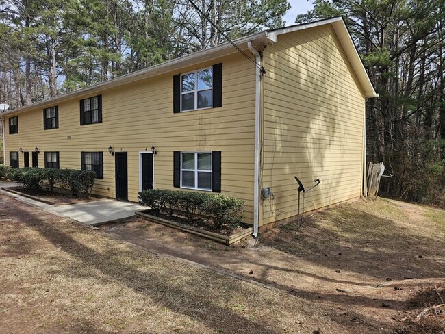 5950 Stonewall Dr in Union City, GA - Building Photo - Building Photo