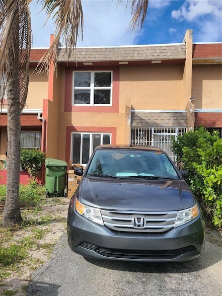 2775 NW 194th Terrace in Miami Gardens, FL - Building Photo