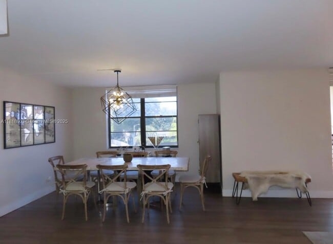 3900 N Hills Dr, Unit 303 in Hollywood, FL - Building Photo - Building Photo