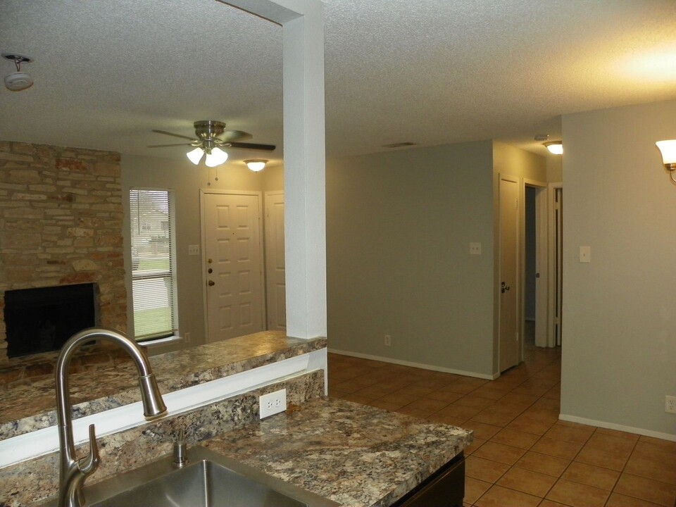 402.404 Cypress Ln in Round Rock, TX - Building Photo
