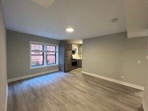 1131 Oak Ave, Unit 1137-1W in Evanston, IL - Building Photo - Building Photo