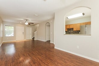 8059 Canterbury Lake Blvd in Tampa, FL - Building Photo - Building Photo