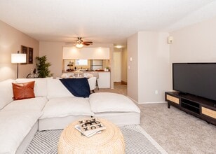 Sunstone Parc Apartments in Beaverton, OR - Building Photo - Building Photo
