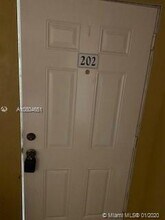 20930 SW 87th Ave-Unit -202 in Cutler Bay, FL - Foto de edificio - Building Photo