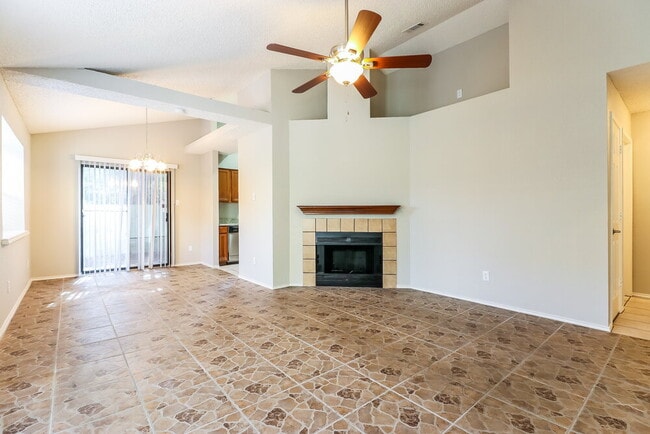 1366 Chinaberry Dr in Lewisville, TX - Building Photo - Building Photo
