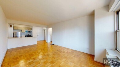 33 Greenwich Ave in New York, NY - Building Photo - Building Photo