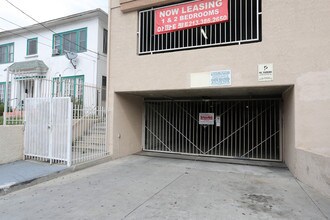 South Tower Apartments in Los Angeles, CA - Building Photo - Building Photo