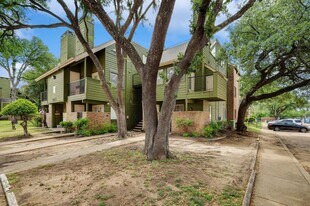 9831 Walnut St in Dallas, TX - Building Photo