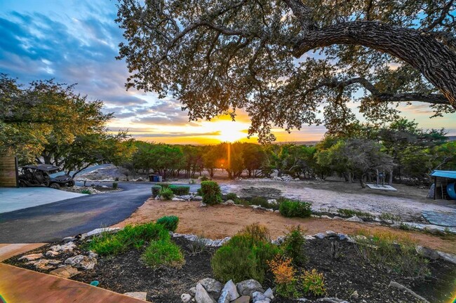 1564 Crossbow Dr in Canyon Lake, TX - Foto de edificio - Building Photo