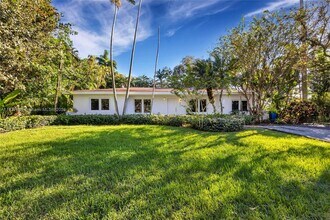5990 SW 86th St in South Miami, FL - Building Photo - Building Photo