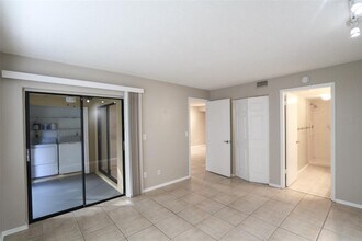 4957 Puritan Cir in Tampa, FL - Building Photo - Building Photo