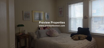 37 Brooksdale Rd in Boston, MA - Foto de edificio - Building Photo