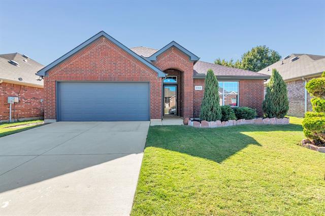 5744 Moon Flower Ct in Fort Worth, TX - Building Photo