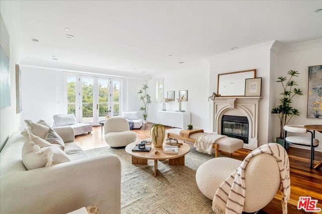 property at 261 S Reeves Dr