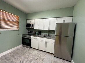 1863 NE 161st St in North Miami Beach, FL - Building Photo - Building Photo