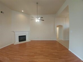 2117 Carlotta Dr in Fort Worth, TX - Foto de edificio - Building Photo