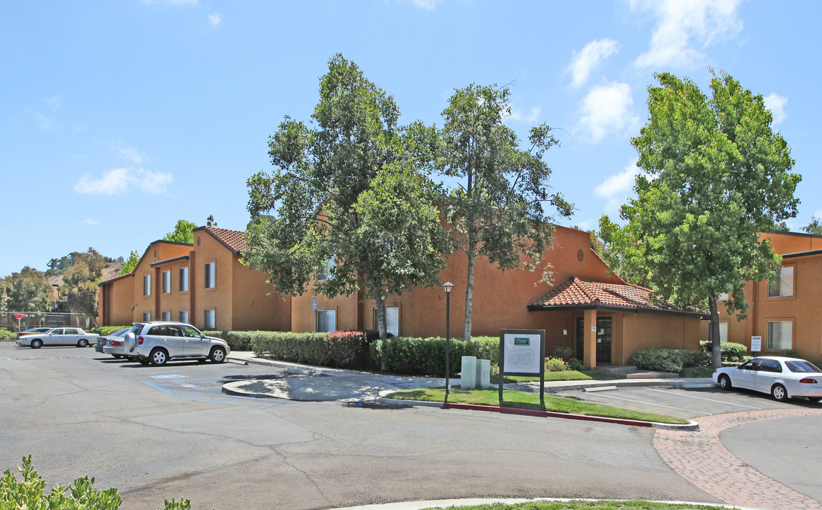 Bonita Courts in Chula Vista, CA - Building Photo