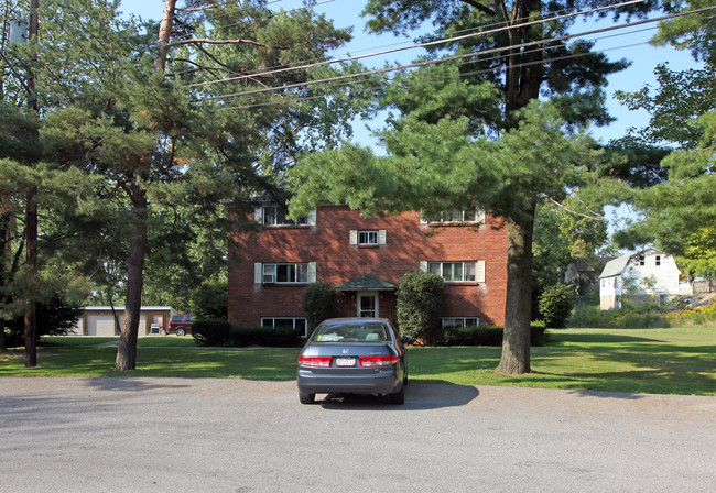 Creekside Court Apartments in Hamburg, NY - Foto de edificio - Building Photo