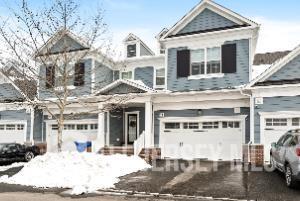 11 Hamilton Dr in East Windsor, NJ - Building Photo