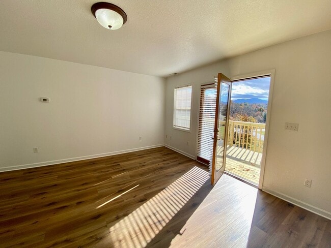 220 TF Kirkpatrick Way in Candler, NC - Building Photo - Building Photo