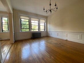 223 Saint Paul St, Unit 2 in Brookline, MA - Foto de edificio - Building Photo
