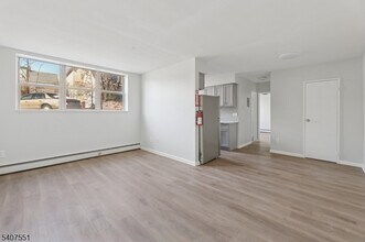 94 Park Ave in Nutley, NJ - Building Photo - Building Photo